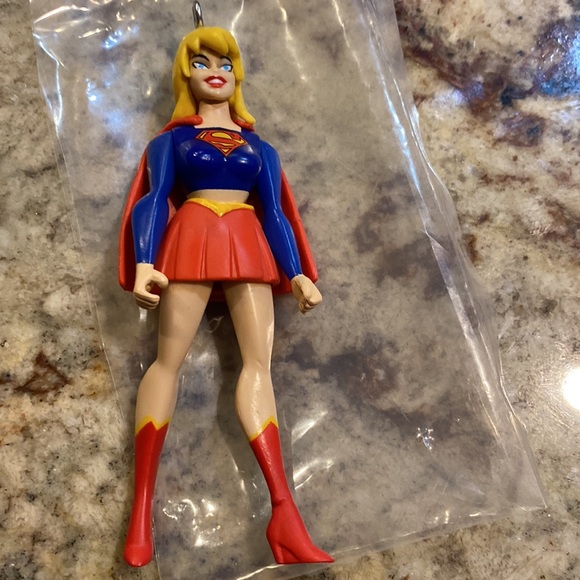 NWOT Justice League Unlimited Super girl 4.5 inches tall. - Picture 4 of 4